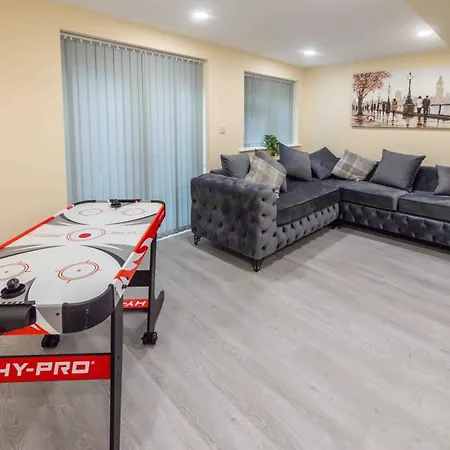 Beautiful, Peaceful, 5 Bedroom Home With Hot Tub!-2