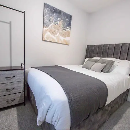Beautiful, Peaceful, 5 Bedroom Home With Hot Tub!-3